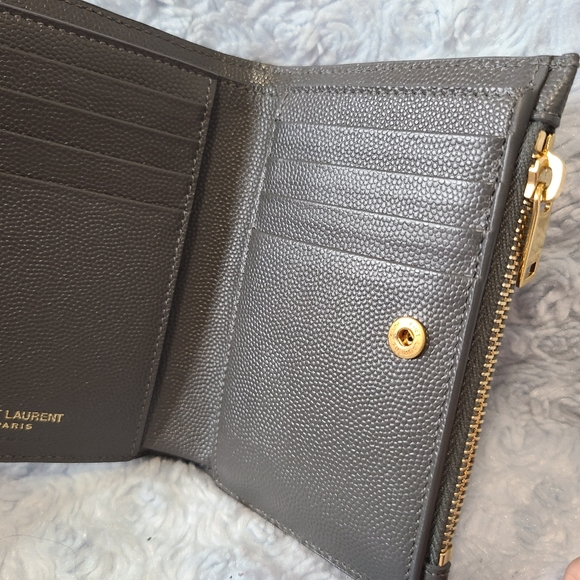 YSL Saint Laurent Grey Chevron Pebbled Bi-Fold Wallet - Picture 7 of 15